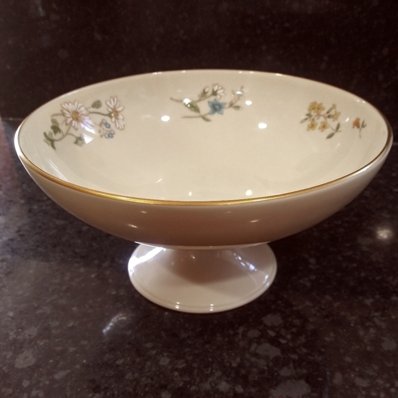 Lenox cream pedestal floral bowl - Picture 5 of 9